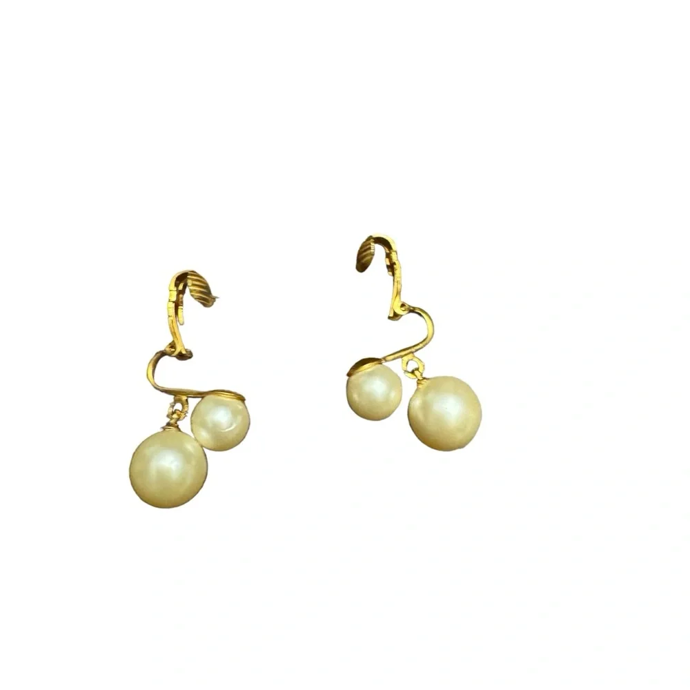 Vintage 1950s Faux Pearl Clip On Earrings